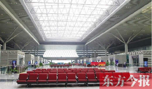 鄭州東站寬敞的候車大廳。未來,鄭州南站建成后,規(guī)模將遠(yuǎn)高于鄭州東站