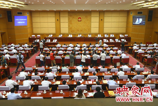 7月29日下午，河南省十二屆人大常委會(huì)第九次會(huì)議召開關(guān)于職業(yè)教育專題詢問(wèn)會(huì)。