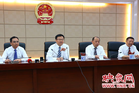 專題詢問(wèn)會(huì)結(jié)束后，省人大組織召開記者提問(wèn)會(huì)。