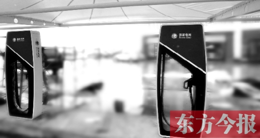 京港澳高速原陽(yáng)服務(wù)區(qū)，已經(jīng)進(jìn)入調(diào)試階段的專為小型乘用電動(dòng)汽車充電的快速充電樁站