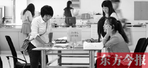 行政審批“瘦身”，不僅提高了行政效率，節(jié)約了行政資源，而且最大限度地方便了群眾