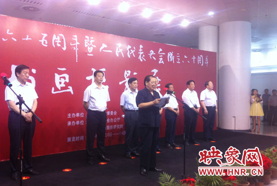 省十一屆人大常委會(huì)副主任、省人大書(shū)畫(huà)攝影研究院院長(zhǎng)劉新民在開(kāi)幕式上致辭