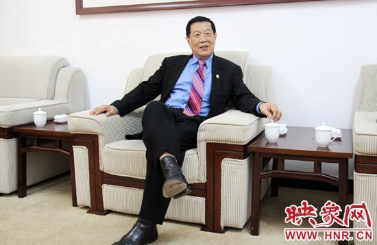 以精湛讀到的刑偵鑒識技術享譽國際的李昌鈺博士，被譽為“當代福爾摩斯”。
