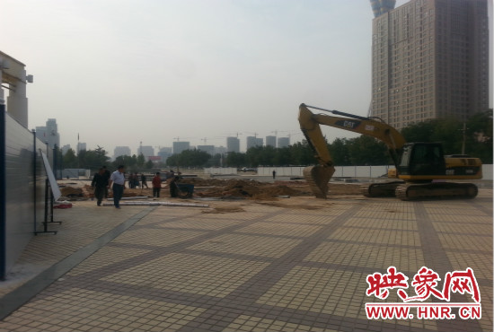 隴海路朝鳳路等三個(gè)站點(diǎn)已經(jīng)實(shí)施圍擋。