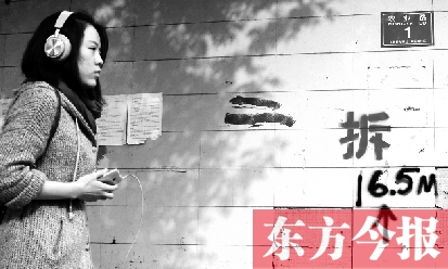 昨日，東方今報記者走訪農(nóng)業(yè)路沿線，看見“拆”字已上墻