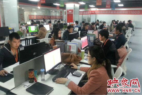 河南省電子商務(wù)產(chǎn)業(yè)園里，電商運營商河南杰夫成交3500萬元，其中淘寶河南館占了七成。