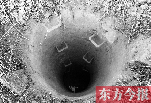 昨日,鄭州市南三環(huán)與啟福大道交叉口,惹事的無蓋窨井仍然張著大口 昨日,鄭州市南三環(huán)與啟福大道交叉口,惹事的無蓋窨井仍然張著大口