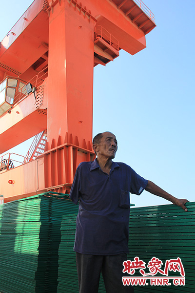2014年7月31日，淅川縣九重鎮(zhèn)陶岔村獨臂護水員李進群在淅川渠首。