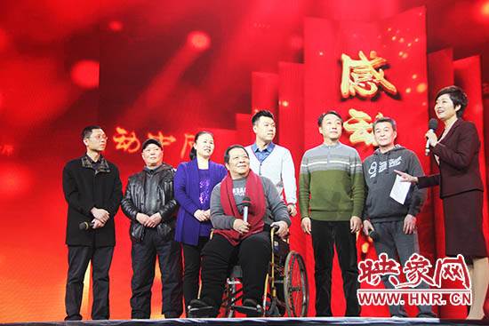 接力照顧高位截癱患者高新海的“隴海大院”愛(ài)心集體鄰居們。