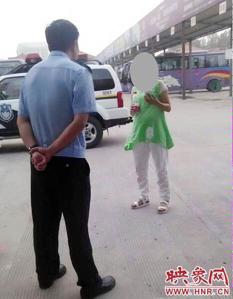 民警把這名女子送到了蘭考汽車站，給她買了回老家濮陽的車票