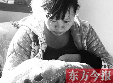 重新找回兒子蛋蛋，年輕的媽媽再也不忍離開