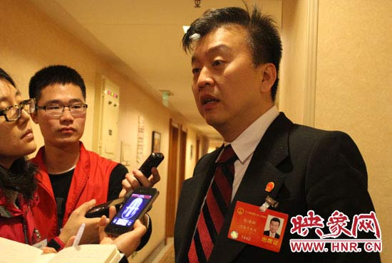 全國人大代表、中央電視臺綜藝頻道節(jié)目組主持人、河南省青聯(lián)榮譽副主席張澤群