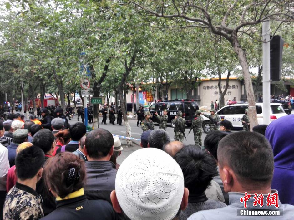 自治區(qū)和烏魯木齊市有關(guān)部門迅速處置，傷員已全部送往醫(yī)院救治。
