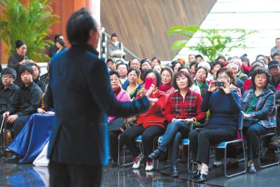 節(jié)儉令后，國(guó)家大劇院成了為數(shù)不多的演出營(yíng)收未受影響的國(guó)字頭演出團(tuán)體之一。圖為國(guó)家大劇院第六屆歌劇節(jié)開幕主題活動(dòng)現(xiàn)場(chǎng)（資料圖片）。京華時(shí)報(bào)記者吳平攝