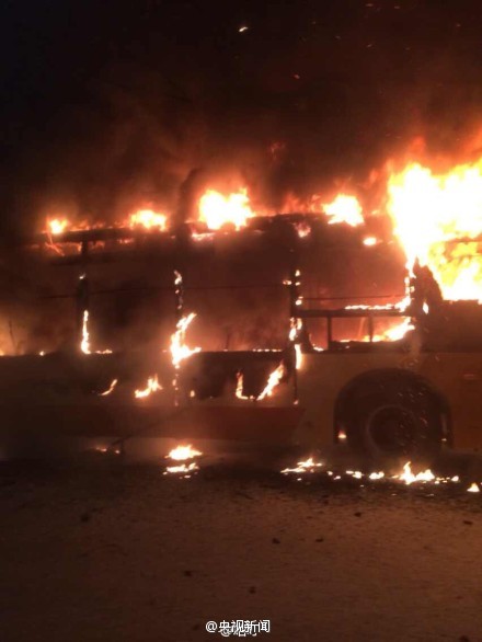 廣州一公交車(chē)爆炸起火目擊者稱(chēng)至少2人受傷（圖）
