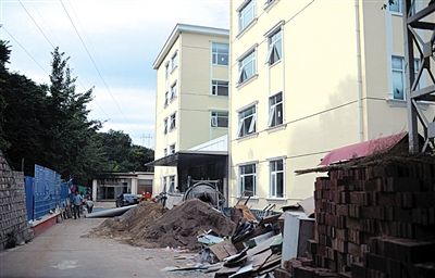 　該山莊目前正在建四星級賓館。新京報記者 吳江 攝