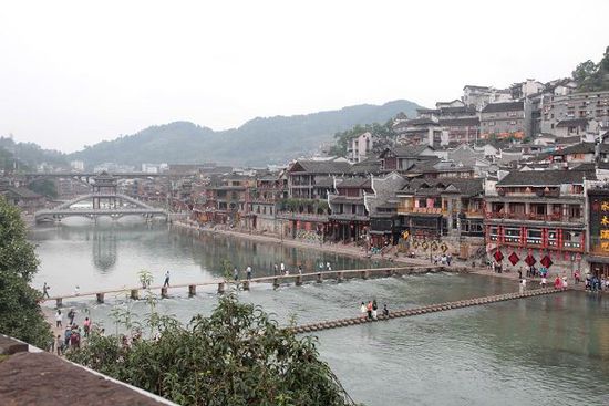 鳳凰古城以被吐槽七次高居最想吐槽榜榜首，而這七次吐槽全部來自在鳳凰古城隨機采訪的10名游客中。