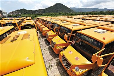 8月28日，浙江溫嶺，擱置農(nóng)村近1年的校車。