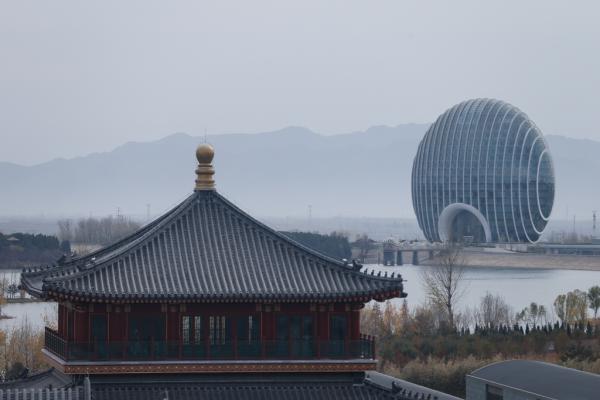 　因APEC會議籌備，雁棲湖景區(qū)于10月25日關(guān)閉至11月14日重新開放。 劉行喆 澎湃資料