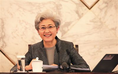 3月4日，十二屆全國人大三次會議在人民大會堂舉行新聞發(fā)布會，大會發(fā)言人傅瑩回答中外記者的提問。