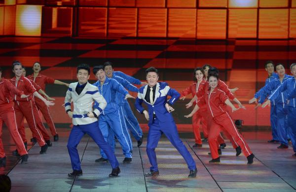 《小蘋果》、《最炫民族風》等廣場舞曲將會有全國統(tǒng)一、編排科學、帶給人正能量的全新動作。 CFP 資料