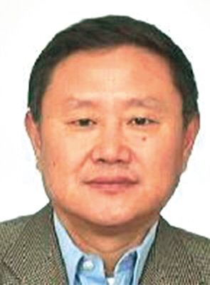 胡奉憲 現(xiàn)年60歲，外逃前任四川韻律實業(yè)發(fā)展公司總經(jīng)理、董事長，2009年11月逃往美國或澳大利亞。