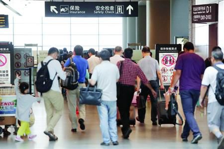 近期乘飛機應(yīng)留足更多的時間以免誤機。/晨報記者 殷立勤