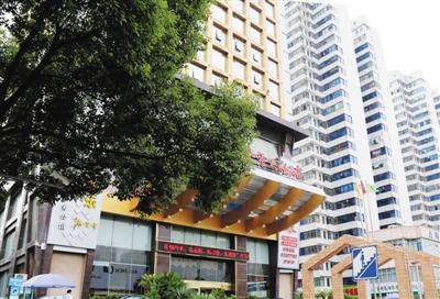 衡陽官員趙安民與之保持聯(lián)系，并邀約女子在這家酒店房間見面。