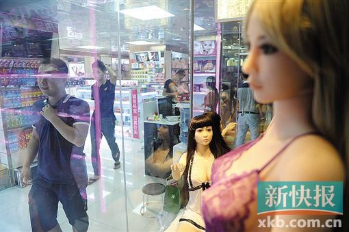 廣東成人用品市場(chǎng)調(diào)查。圖為各地的經(jīng)銷(xiāo)商都會(huì)在此進(jìn)貨。新快報(bào)記者 孫毅/攝
