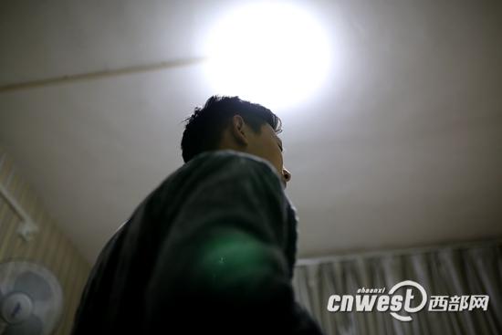 2013年2月份，17歲的林波在陜西省疾控中心拿到HIV確診報告。