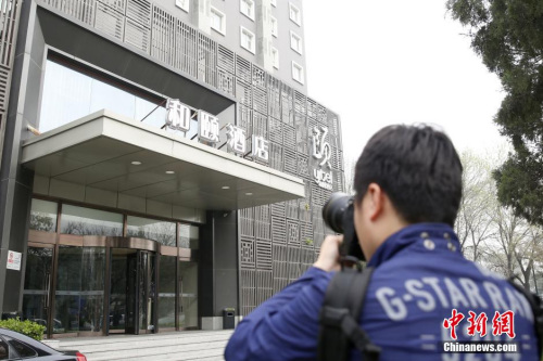 媒體記者關(guān)注北京“和頤酒店女生遇襲”事件。 圖片來源：視覺中國