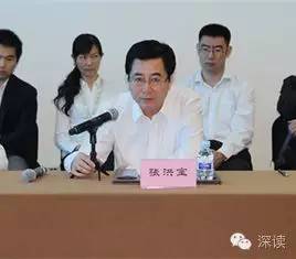 在天津紀(jì)委對(duì)王富強(qiáng)的通報(bào)中指出，王富強(qiáng)從“聽(tīng)黨的話，永遠(yuǎn)跟黨走，做讓黨放心的人”這一初心出發(fā)，吃過(guò)苦、流過(guò)汗，曾為天津港保稅區(qū)的建設(shè)和發(fā)展、為天津市招商引資工作作出過(guò)貢獻(xiàn)。貢獻(xiàn)被認(rèn)可、贊譽(yù)，其驕傲自滿情緒漸生，覺(jué)得