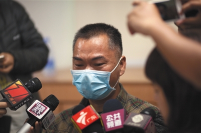 昨日，深圳，羅一笑的父親羅爾接受媒體采訪。圖/視覺中國