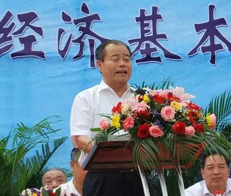 信發(fā)集團(tuán)發(fā)展成為一家集發(fā)電、供熱、氧化鋁、電解鋁、碳素、燒堿、聚氯乙烯、電石、鋁深加工等產(chǎn)業(yè)于一體的現(xiàn)代化大型企業(yè)集團(tuán)，位于山東聊城茌平縣。2016年10月，信發(fā)集團(tuán)董事局主席張學(xué)信在接受山東商報(bào)采訪時(shí)表示，44年企業(yè)沒(méi)有一名員工離職。