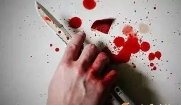 男子用被子捂死妻子 在其胸部、腹部寫下我愛(ài)你