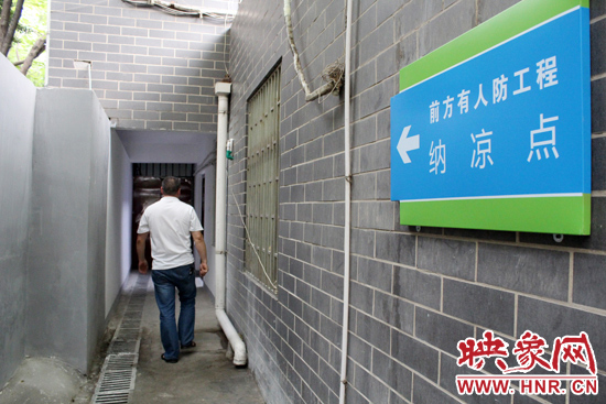 在每一處納涼點(diǎn)均有醒目標(biāo)志，市民可就近前往。