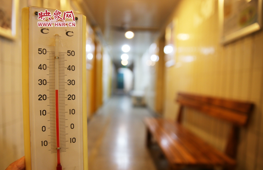 金水區(qū)人防辦（珠江琴行）納涼處溫度為25度。
