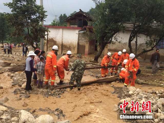 7月28日,云南省保山市隆陽區(qū)瓦房鄉(xiāng)喜坪村上坪小組發(fā)生山洪災(zāi)害,造成3戶人家9人被沖走。