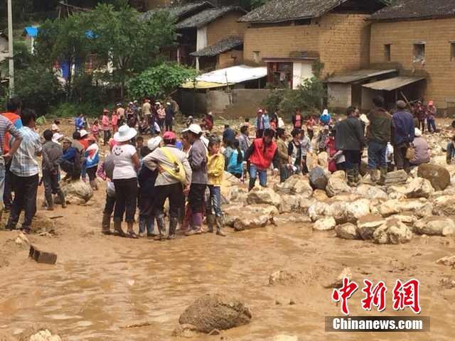 7月28日,云南省保山市隆陽區(qū)瓦房鄉(xiāng)喜坪村上坪小組發(fā)生山洪災(zāi)害,造成3戶人家9人被沖走。