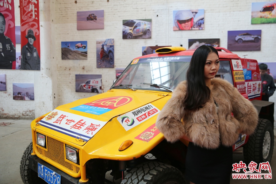 姐是車模，賽車的車。
