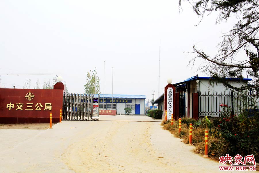 鄭州市京廣快速路南段三工區(qū)項(xiàng)目部還未撤離。