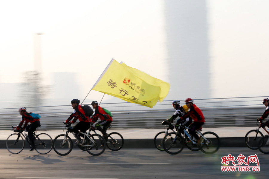 獻(xiàn)愛(ài)心、騎行天下，映象網(wǎng)騎行車(chē)友樂(lè)翻天