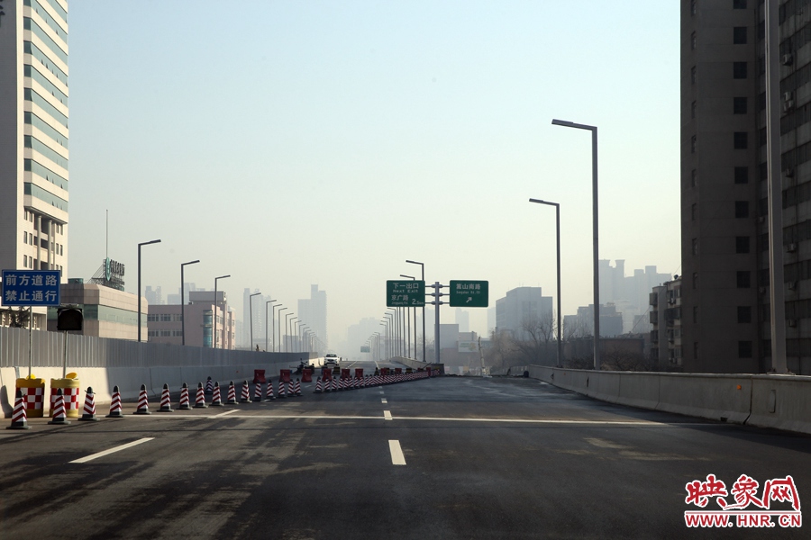 嵩山南路出口，由西向東至嵩山南路出口向東暫未開(kāi)通。