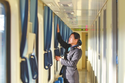 臥鋪車廂 半包式，更具私密性和舒適性。