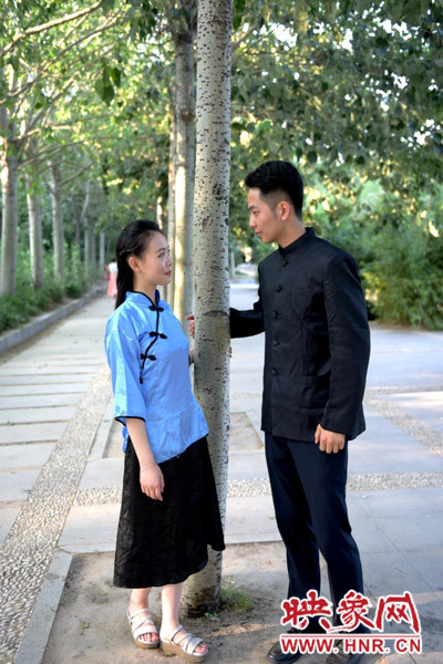 輕輕的凝視，勝卻了千言萬(wàn)語(yǔ)。
