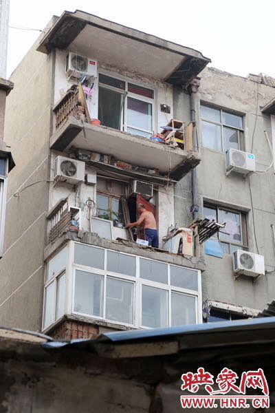 據(jù)了解，該棟房屋建造于1986年，距今已經(jīng)30年。