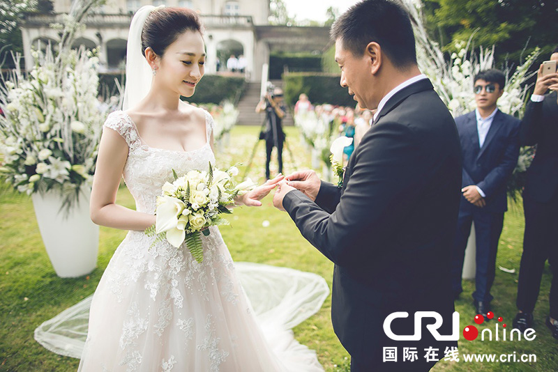 李小冉比利時辦婚禮 朱丹、鐘欣潼、應(yīng)采兒做伴娘