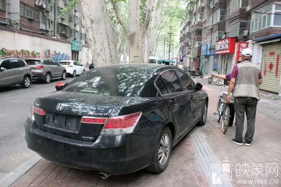 男子的車牌因是外地牌照，被小偷盜走。