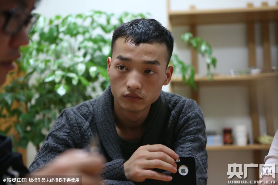 網絡紅人葉良辰現身浙江臺州，接受記者的專訪。