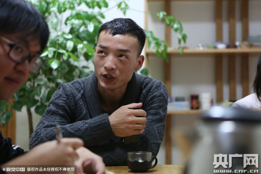 網絡紅人葉良辰現身浙江臺州，接受記者的專訪。